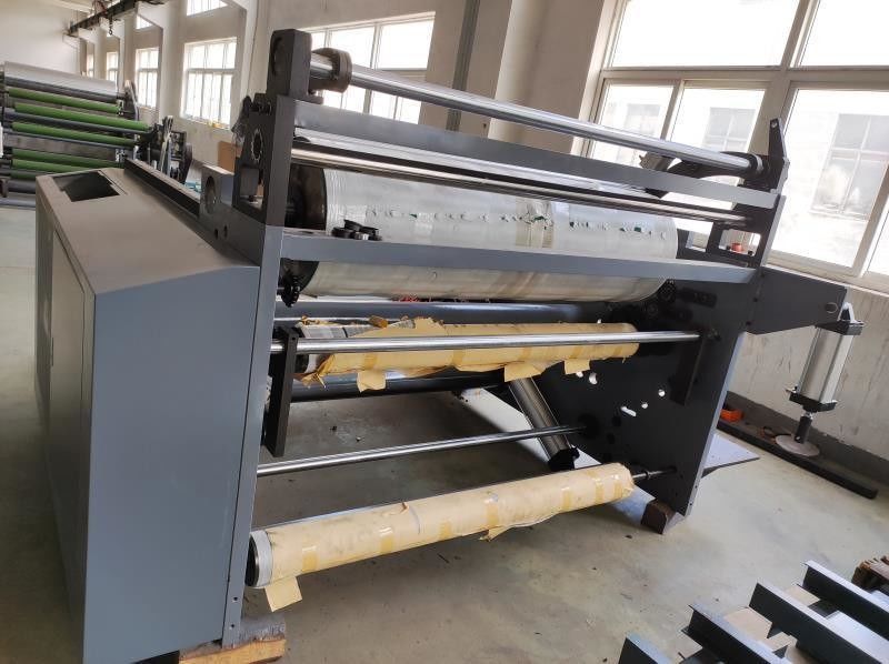 Machine d'impression à quatre couleurs avec une largeur de toile maximale de 920 mm