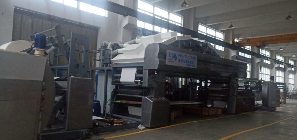 1350 mm de largeur Lamination chimique à base d'eau Aucune machine de revêtement plastique pour papier d'art