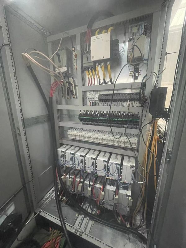 Système de guidage Web Machine d'impression Flexo à manchon avec chargement et déchargement automatiques