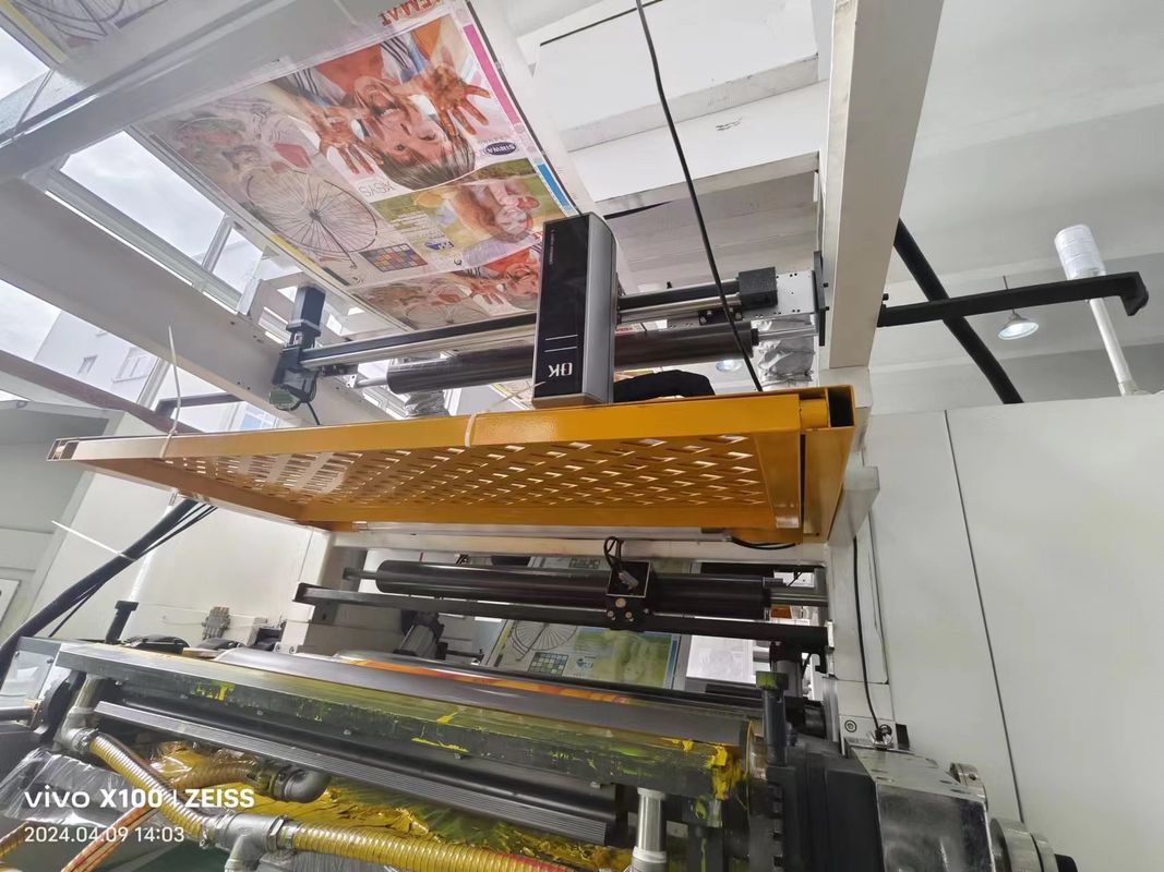 Machine d'impression flexographique à cascade verticale pour papier non tissé