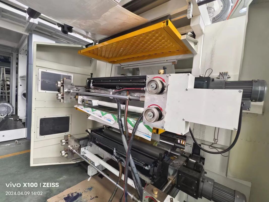 Machine d'impression flexographique à cascade verticale pour papier non tissé