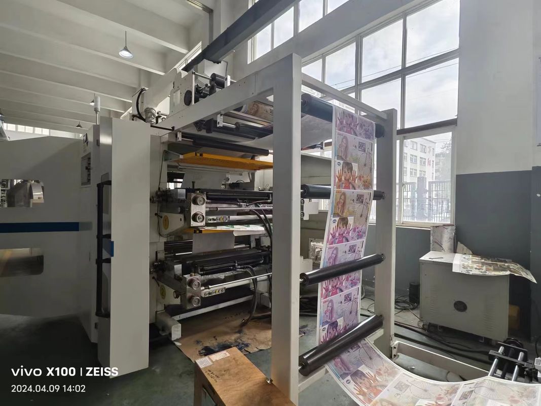 Machine d'impression flexographique à cascade verticale pour papier non tissé