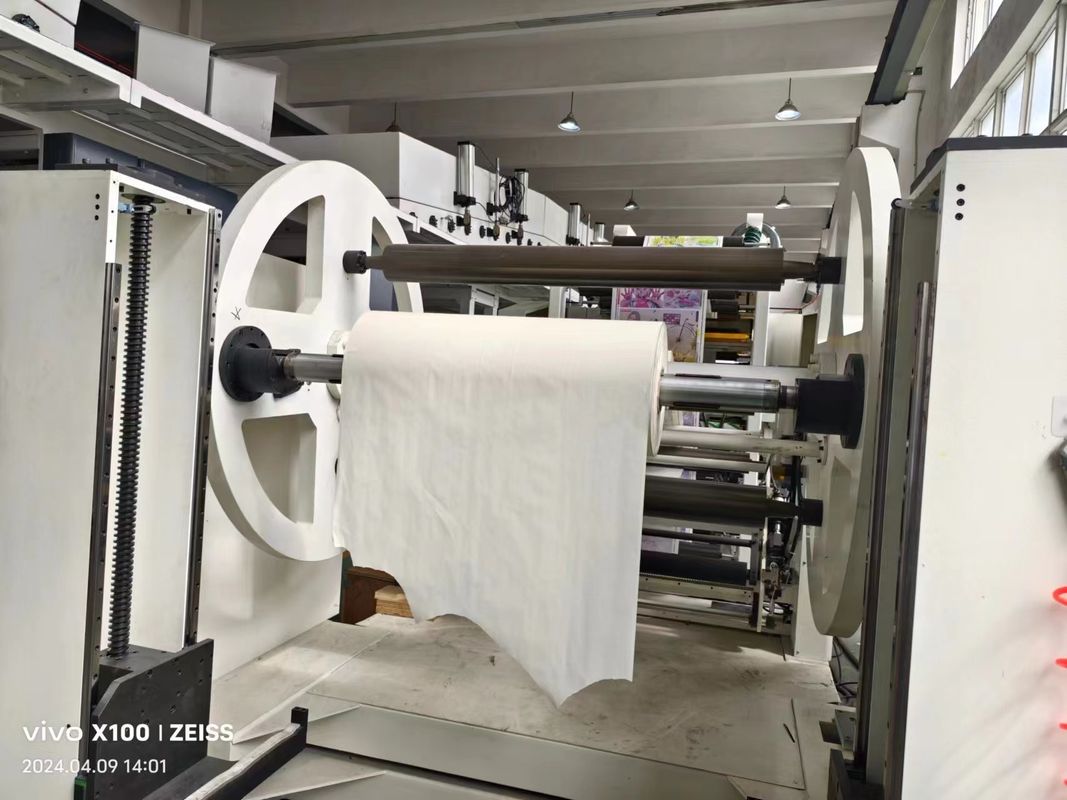 Machine d'impression flexographique à cascade verticale pour papier non tissé