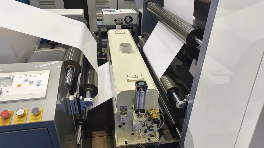 Machine d'impression flexoprinture à grande vitesse à manchon avec système de servo-entraînement et séchoir IR