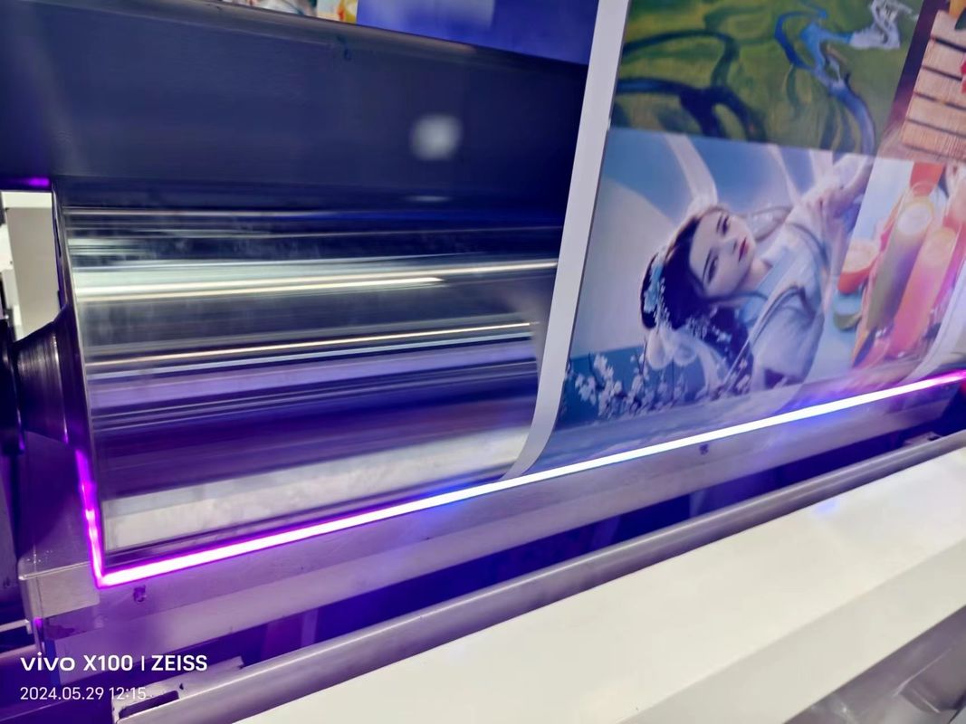 Machine d'impression par flexo à manchon compatible à l'encre UV pour papier cartonné blanc