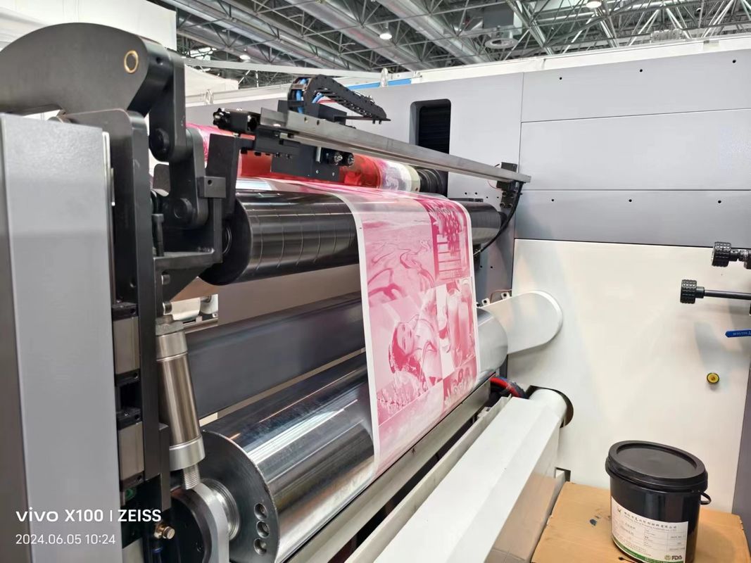 Machine d'impression par flexo à manchon compatible à l'encre UV pour papier cartonné blanc