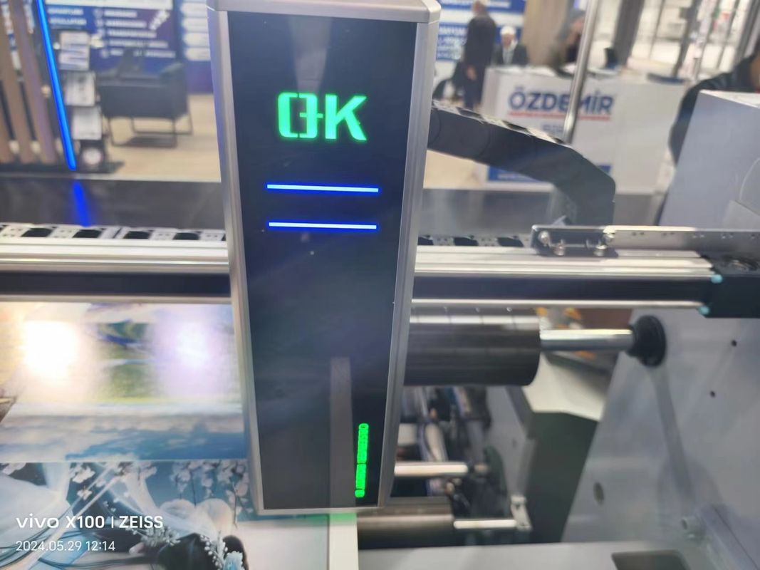 Machine d'impression par flexo à manchon compatible à l'encre UV pour papier cartonné blanc