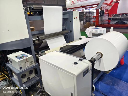 Machine d'impression à manches flexibles avec régulateur automatique de freinage à poudre magnétique