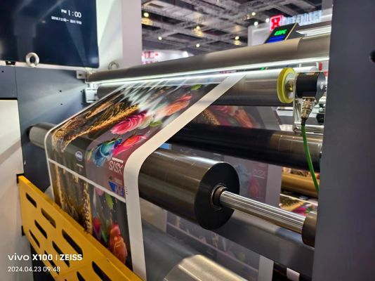 Rouleaux d'encre séparés des rouleaux d'impression sur une machine à imprimer à manches flexibles