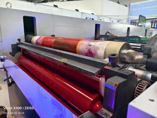 Machine d'impression UV Servo Flexo 1350 mm Gobelets en papier à rouleaux Imprimante à cartes en état neuf